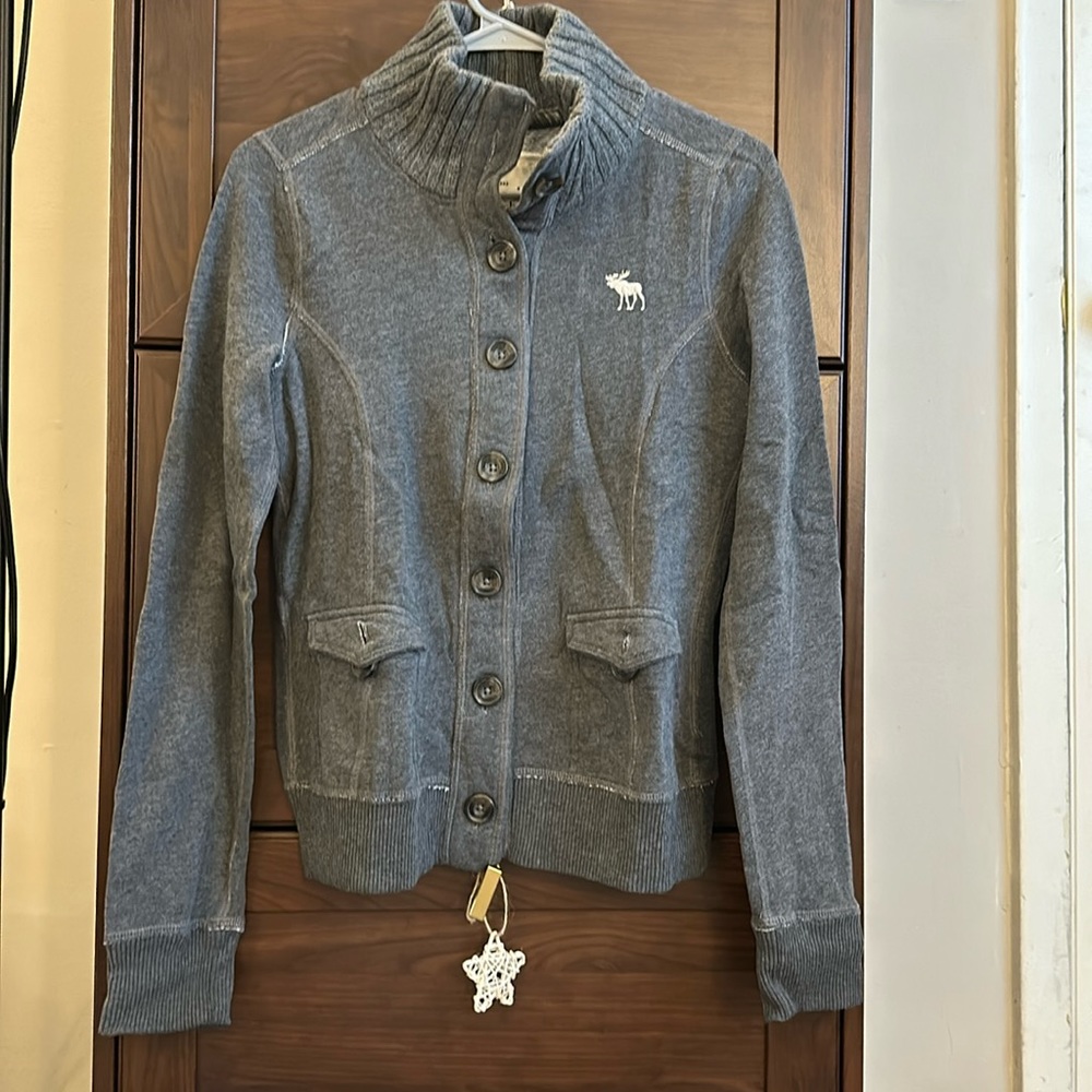 A&F button sweater grey